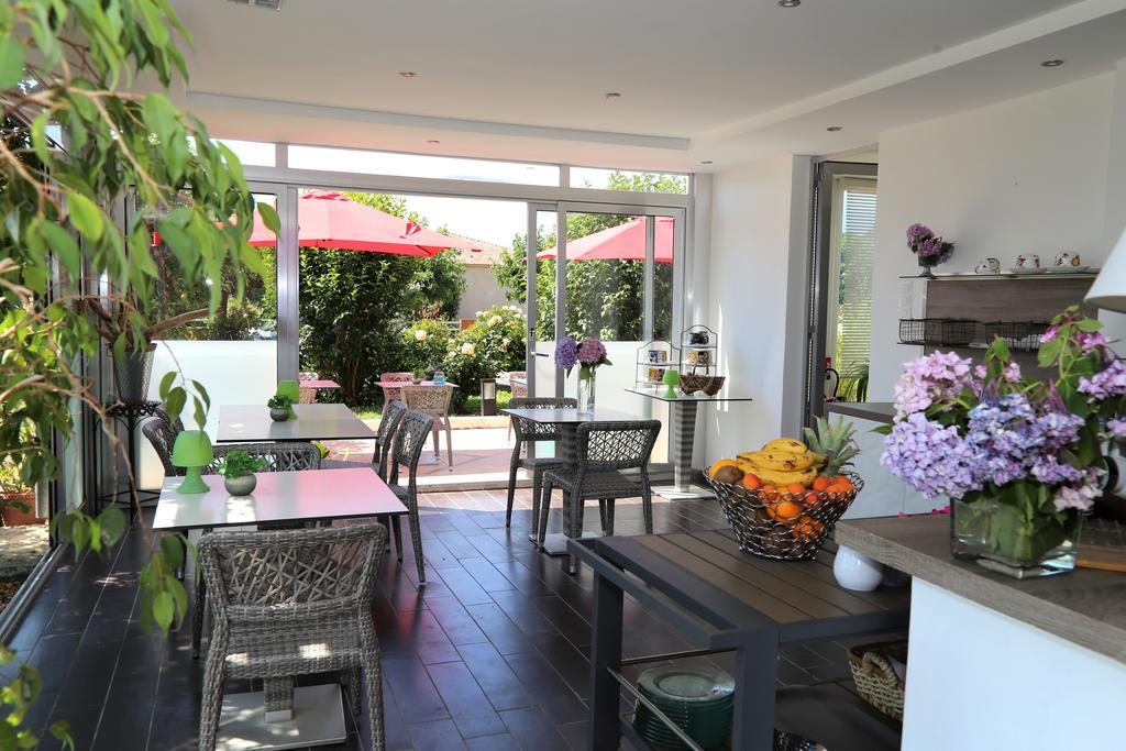Hotel Les Jardins Lucciana  Exterior photo