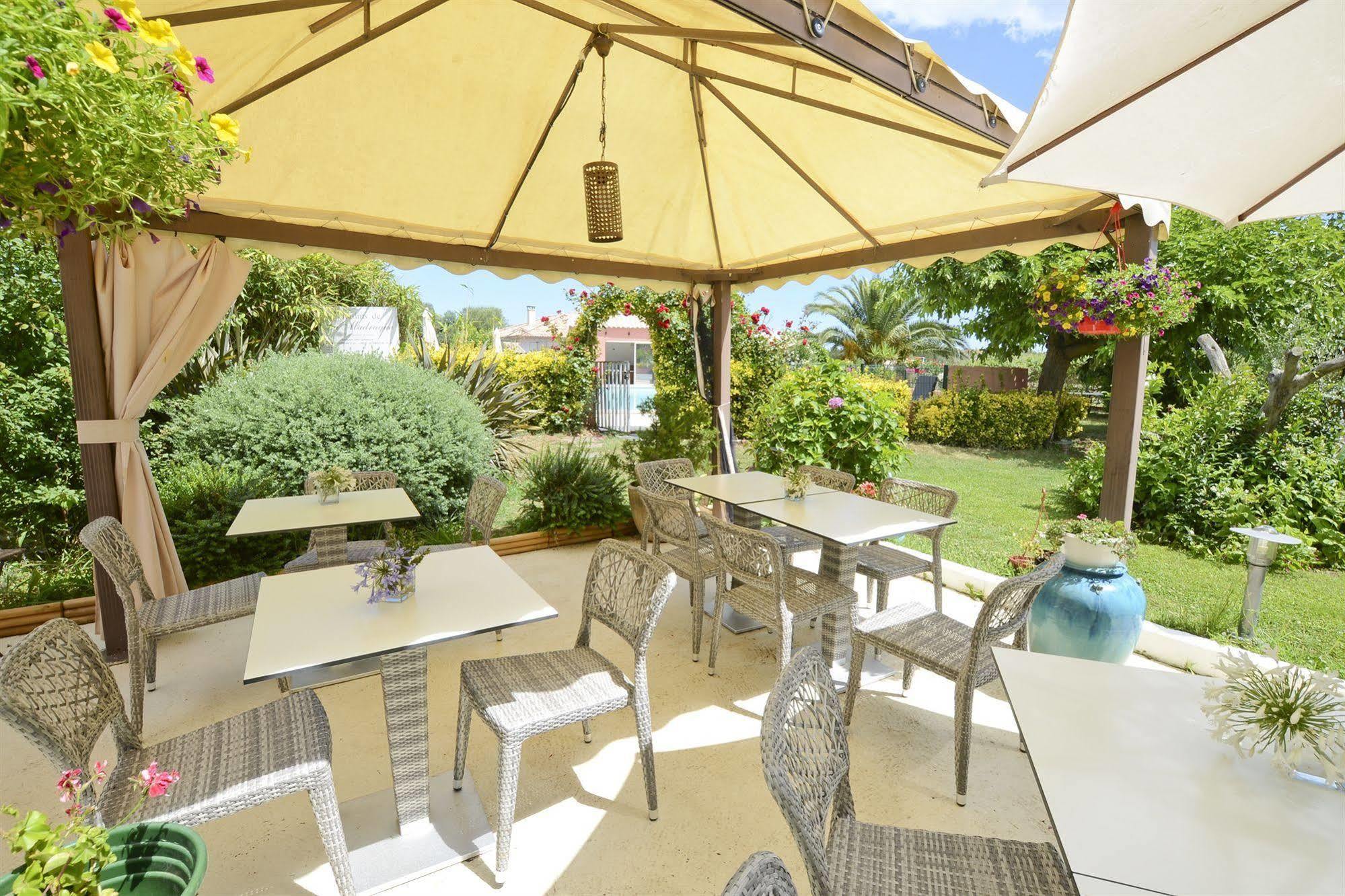 Hotel Les Jardins Lucciana  Exterior photo