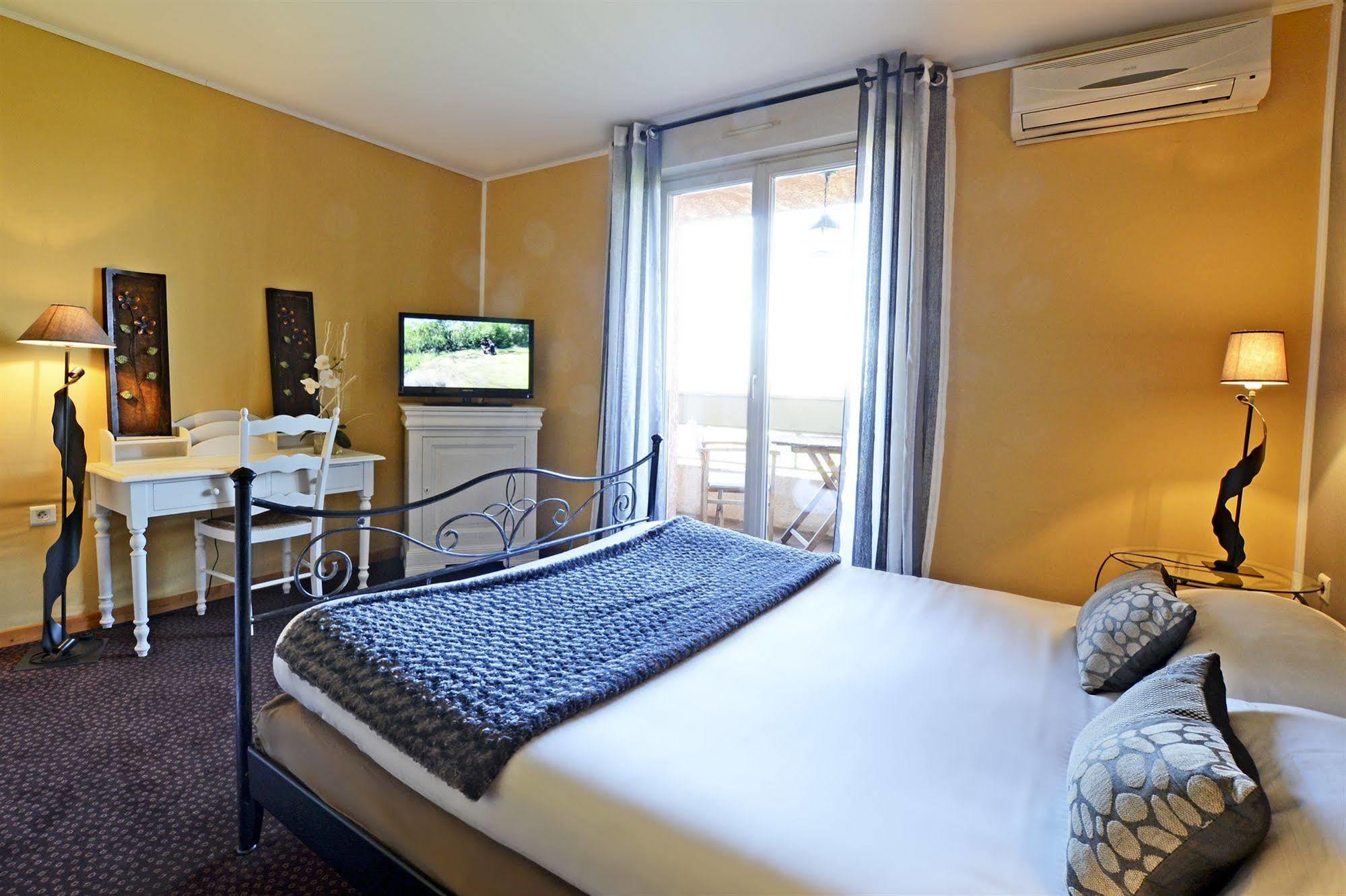 Hotel Les Jardins Lucciana  Exterior photo
